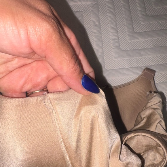 B Temptu Tan full coverage Bra, size 38DDD - Picture 6 of 6